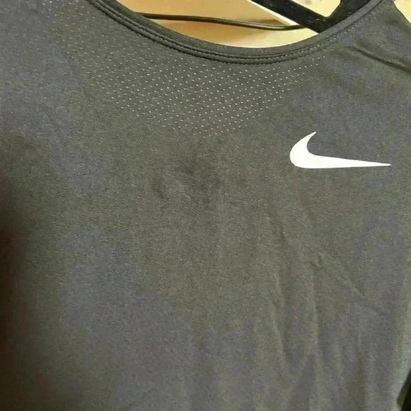 Nike women’s athletic short sleeve tee, black, medium - Picture 3 of 4